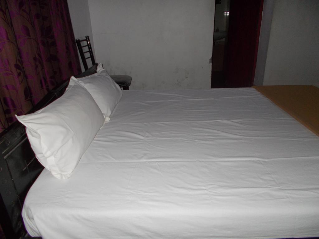 Guruvayur Bunglow Bagian luar foto