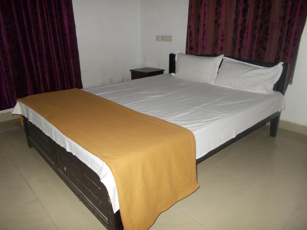 Guruvayur Bunglow Bagian luar foto