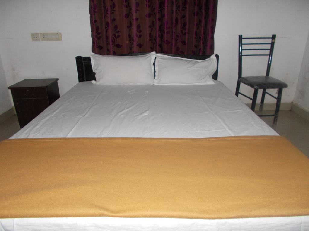 Guruvayur Bunglow Bagian luar foto