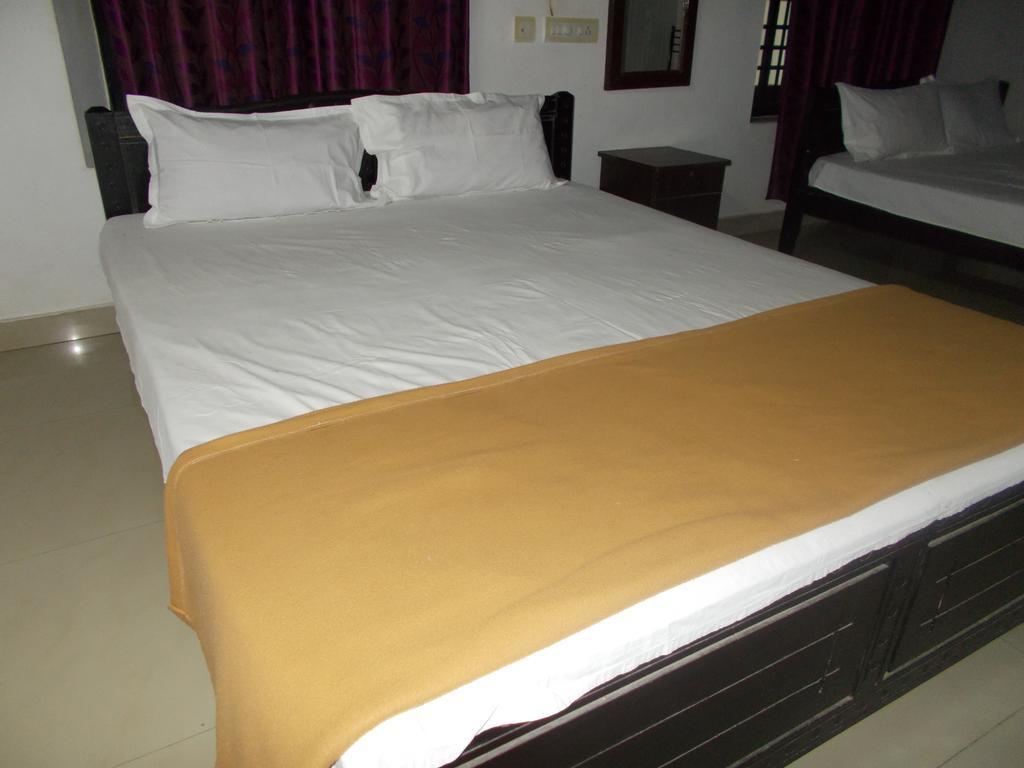 Guruvayur Bunglow Bagian luar foto