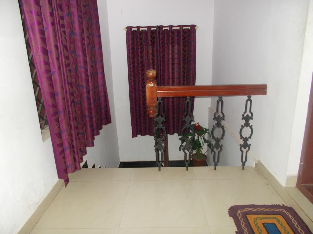 Guruvayur Bunglow Bagian luar foto